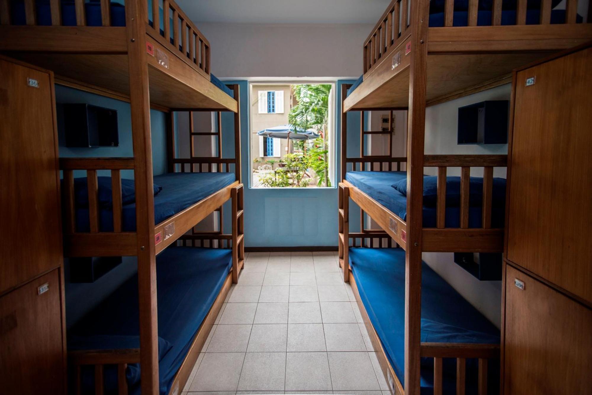 Bed 9-Bed Mixed Dormitory Room Air Conditioning
